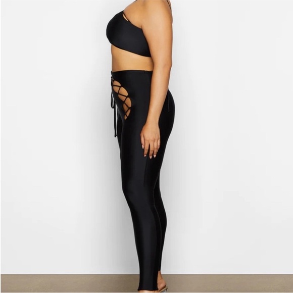 NWT Skims Lace Up Onyx Leggings - Picture 2 of 8